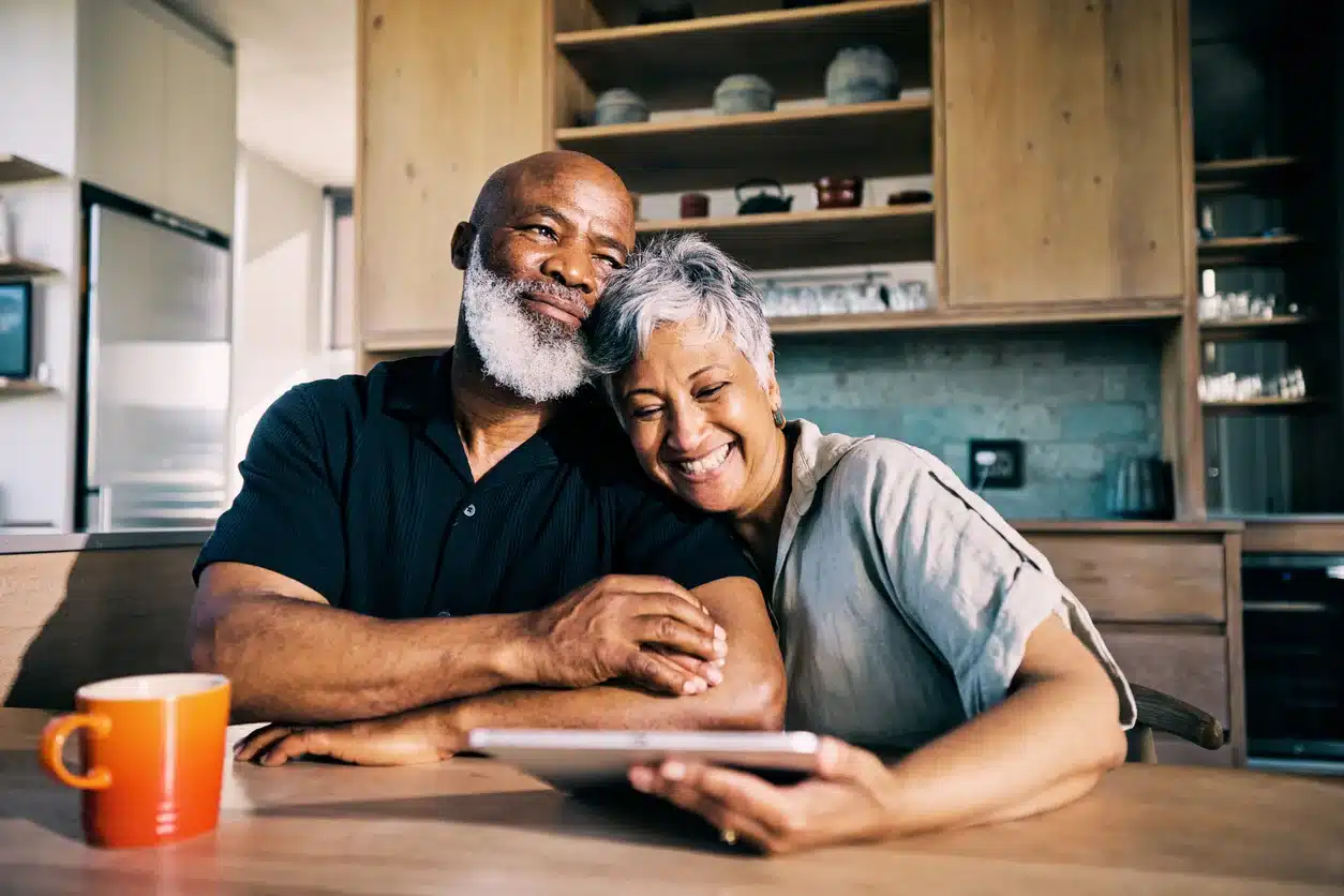 Retired couple relaxing at home, representing retirement lifestyle in Panama