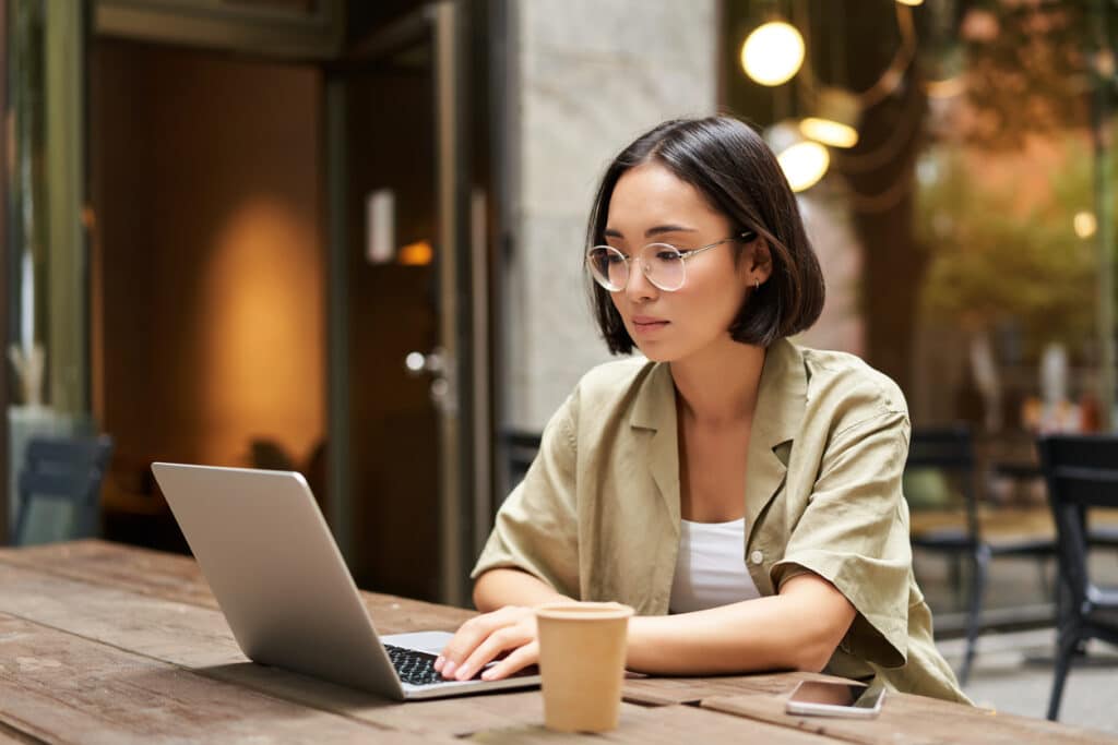 How to File US Expat Taxes: Your Complete 2025 Filing Guide