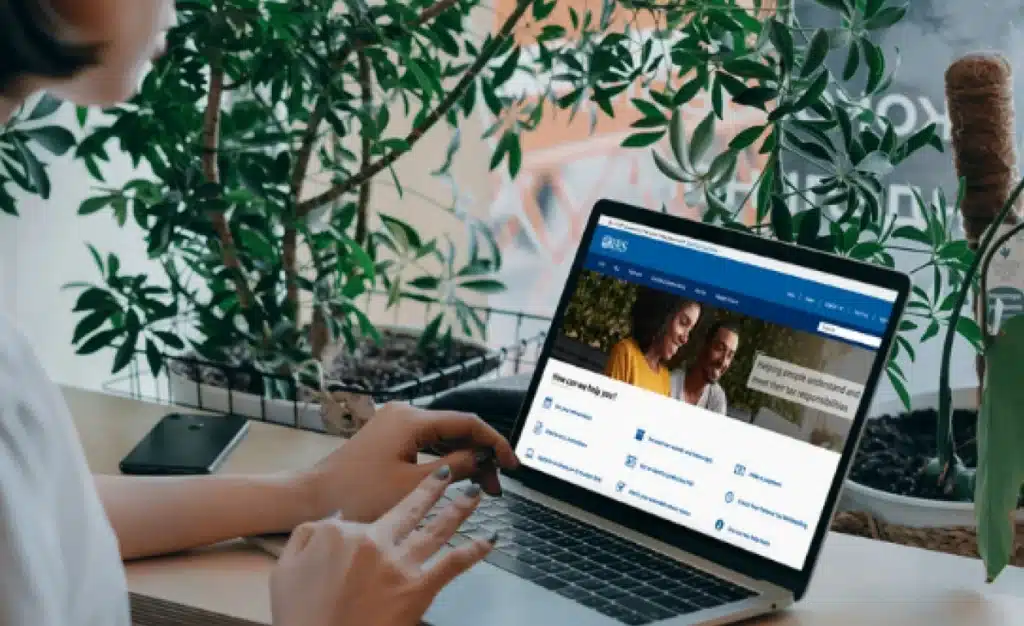 IRS E-File Shutdown: Annual Maintenance Dates, Deadlines, and What Expats Need to Know