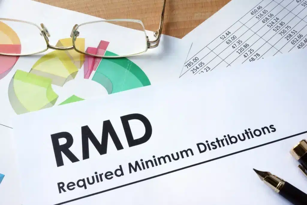 Required Minimum Distributions (RMDs) for U.S. Expats: How to Calculate & Avoid Penalties